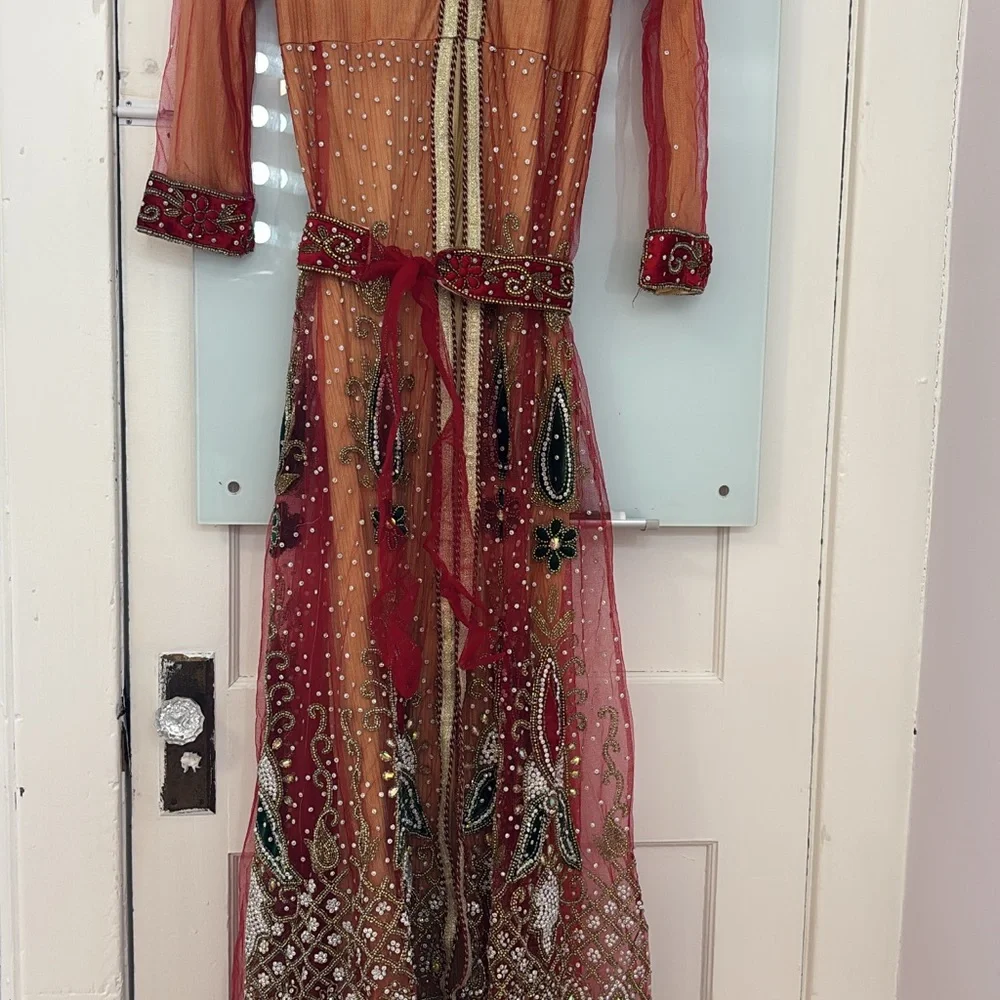 Traditional Dress - Picture 3 of 3